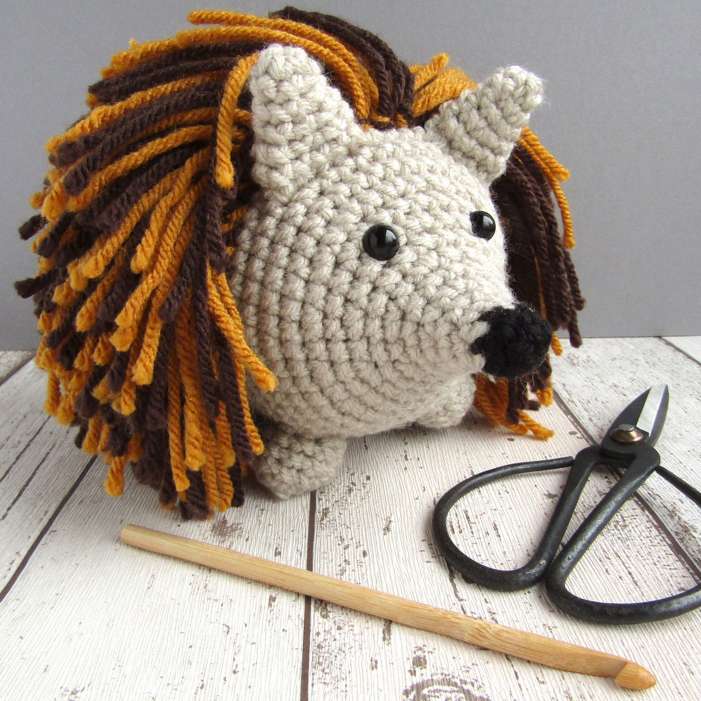 Crochet kit: Amigurumi Hedgehog